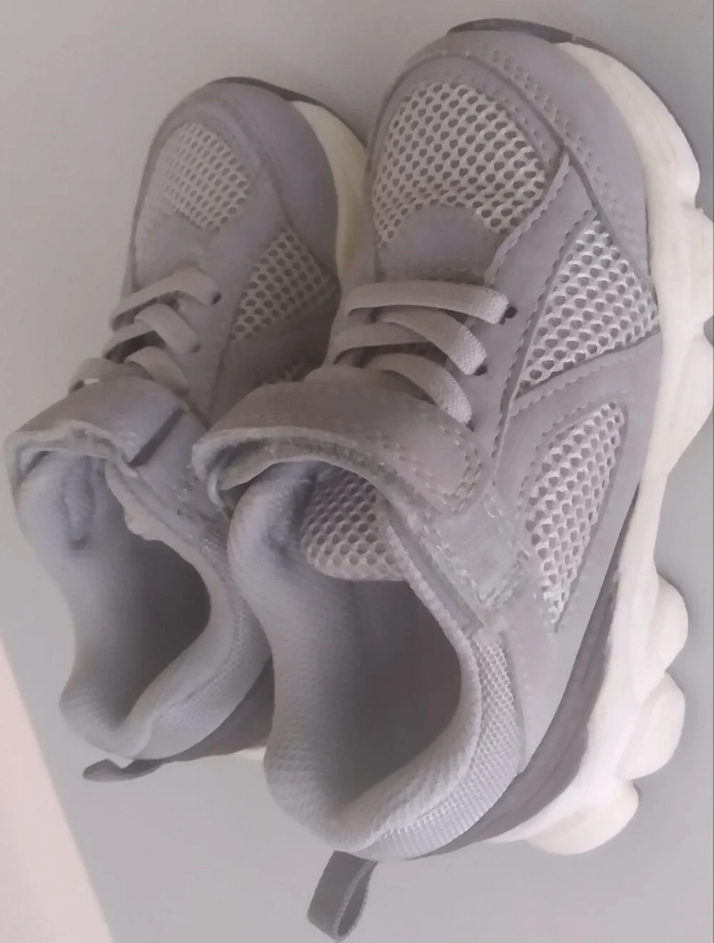 Carter's Toddler Light Grey Mesh Athletic Sneakers Easy Strap Size 8 Toddler